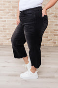 Load image into Gallery viewer, DS-Ryan Judy Blue Wide Leg Crop Jeans
