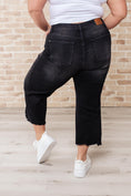 Load image into Gallery viewer, DS-Ryan Judy Blue Wide Leg Crop Jeans
