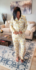 Load image into Gallery viewer, Satin Floral Pajama Set
